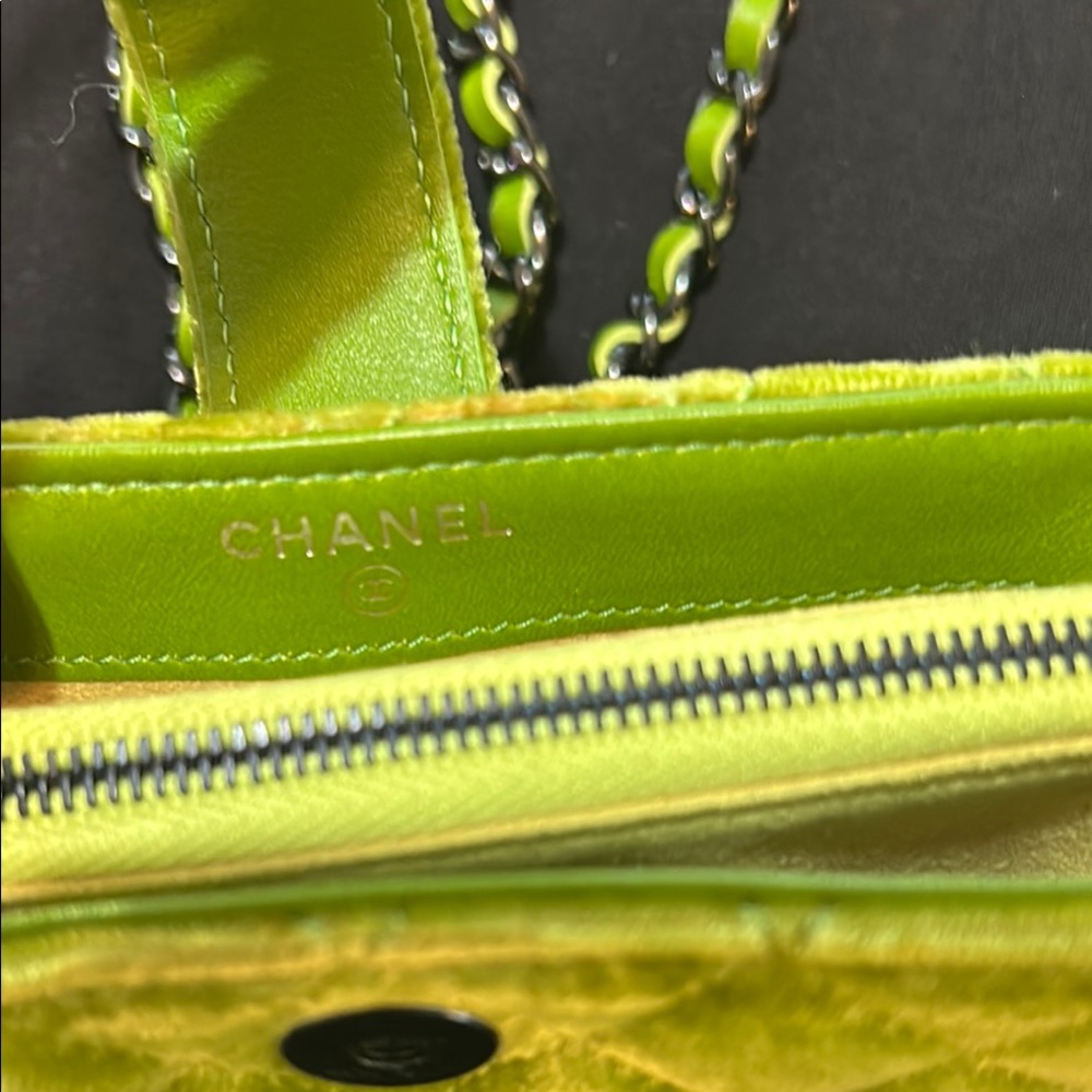 Chanel Green Quilted Women's Bag - Picture 8 of 10